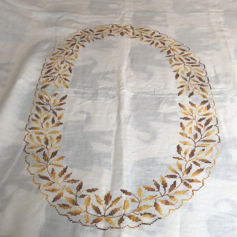 VINTAGE APPROX 82 x 64  EMBROIDERED WHEAT PATTERN LINEN TABLECLOTH